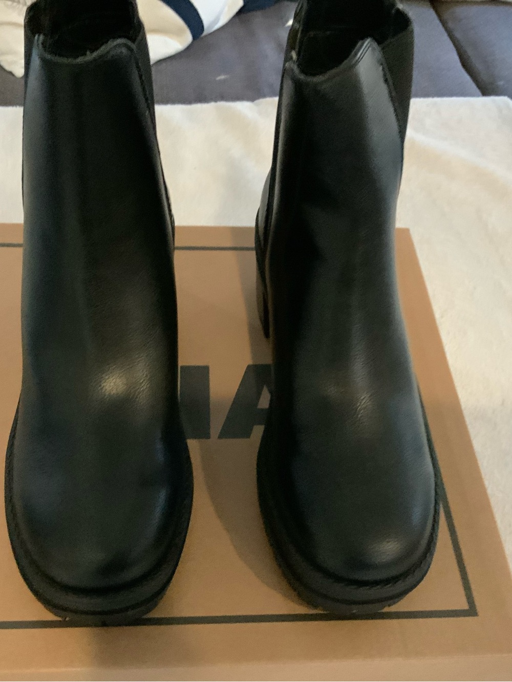 Women's Black mia Ankle Boots - Sleek Leather Design new size 6M sku 3366